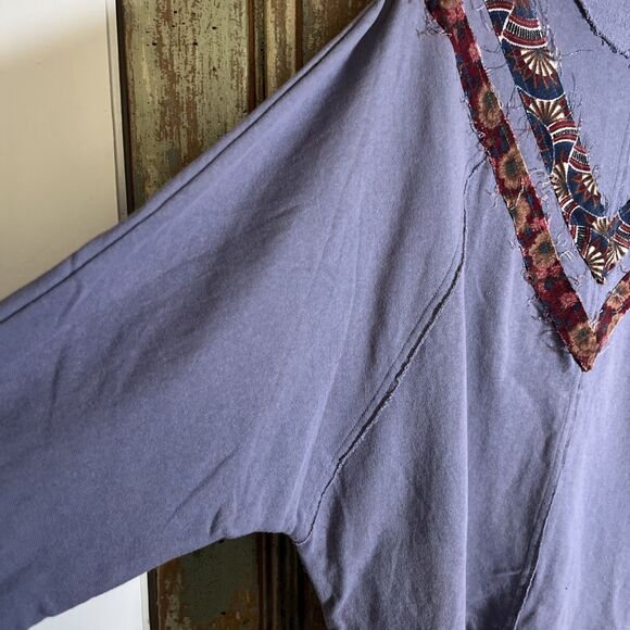 Easel Women’s L Blue Long Sleeve Pullover V Shaped Multicolor Material Details - Picture 5 of 9